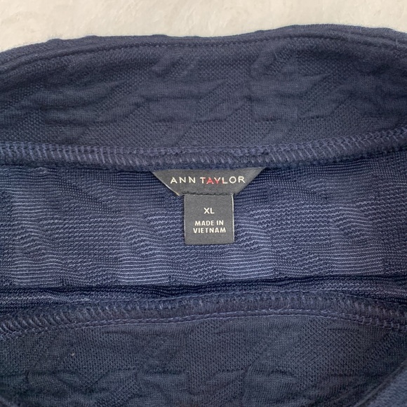 Ann Taylor Sleeveless Navy Blue High Neck Top Size XL - Picture 3 of 5